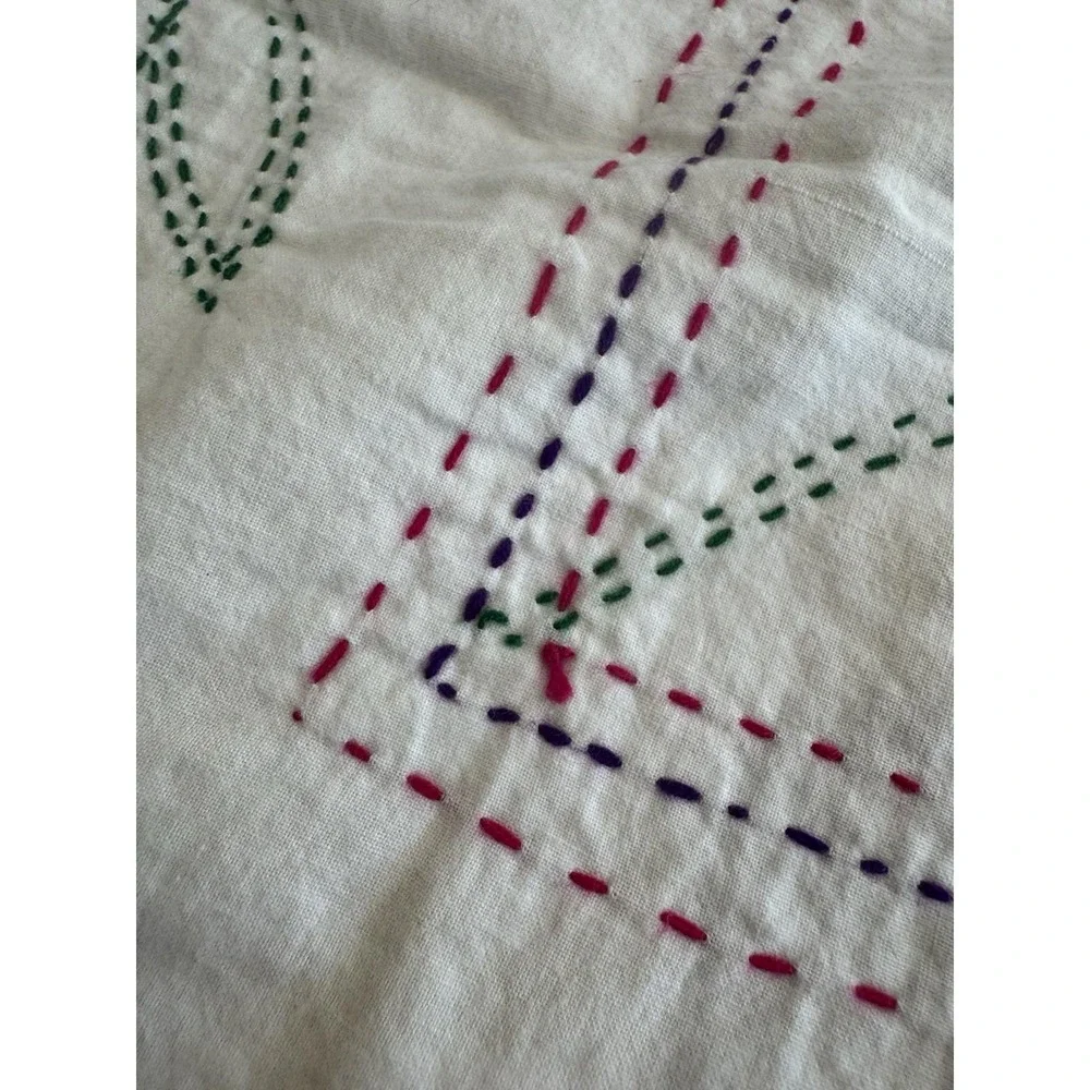 Hand Embroidered Kantha Cotton Bedspread Throw Floral White Burgundy 65x80